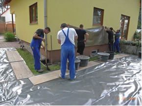 Ausführung einer Außen-Vertikal-Isolierung