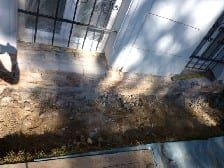 Rückbau des Fassadensockelputzes.