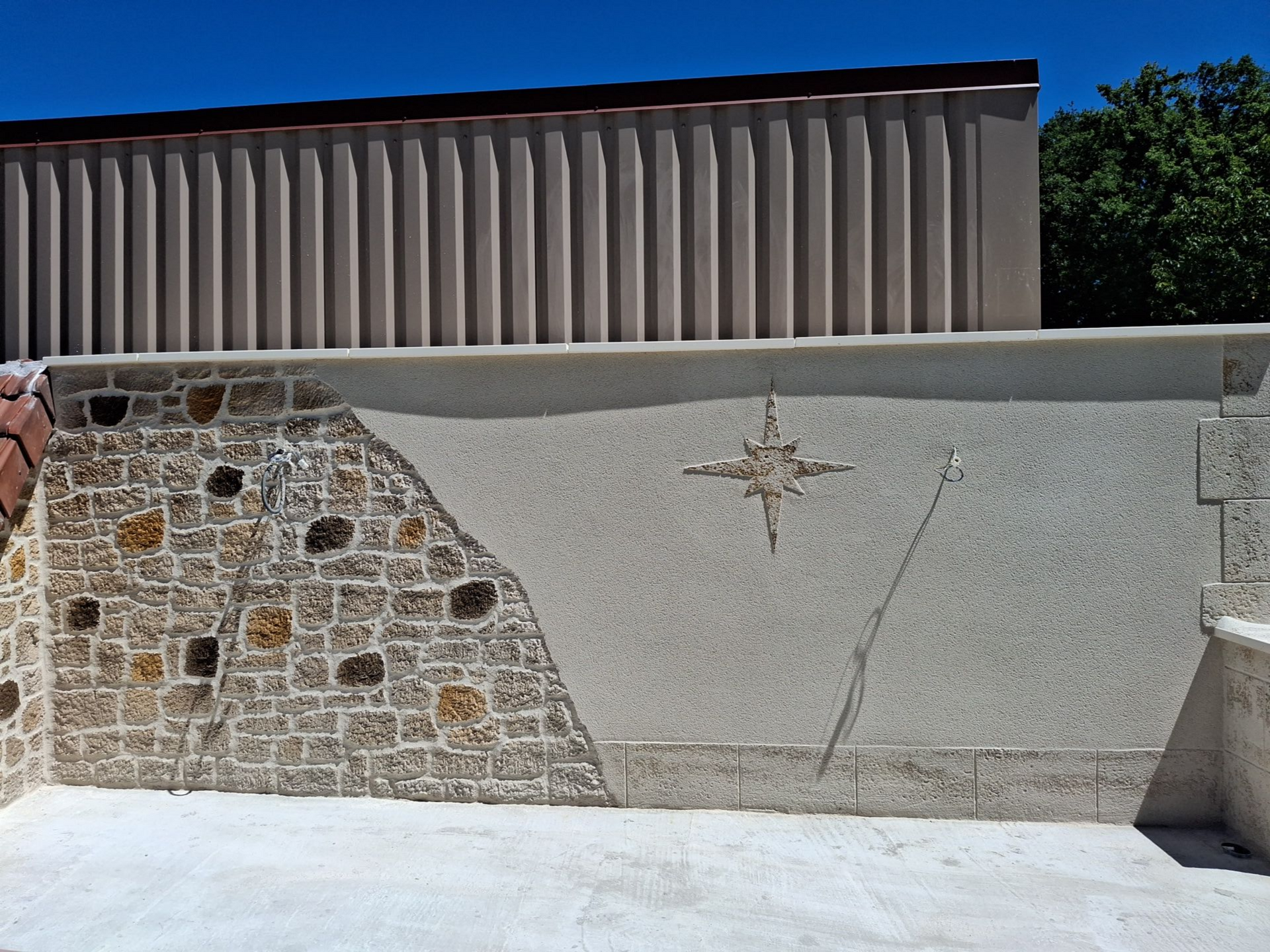 Enduisage d'un mur extérieur en pierre