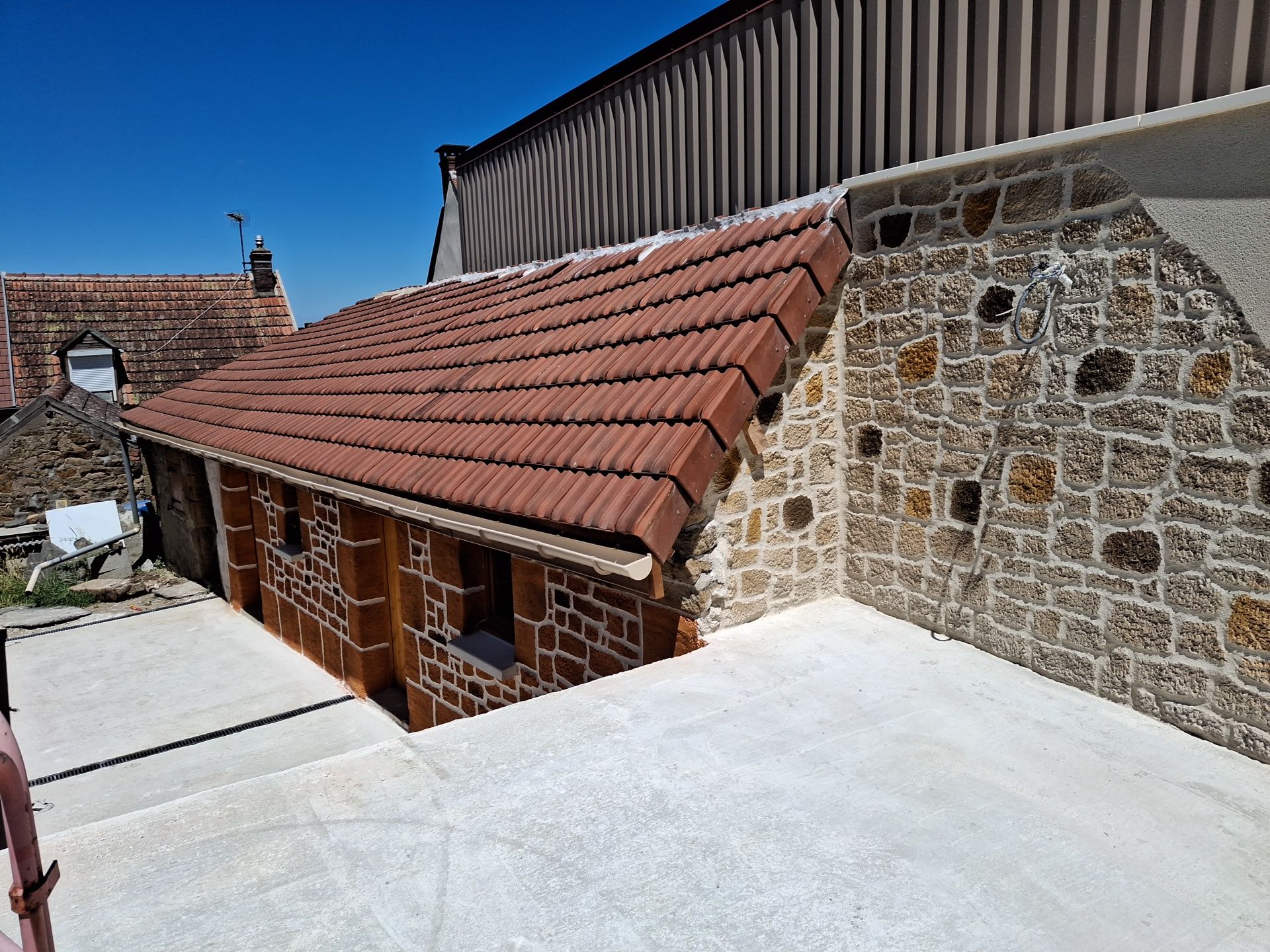 Rejointoiement en enduit d'un mur extérieur