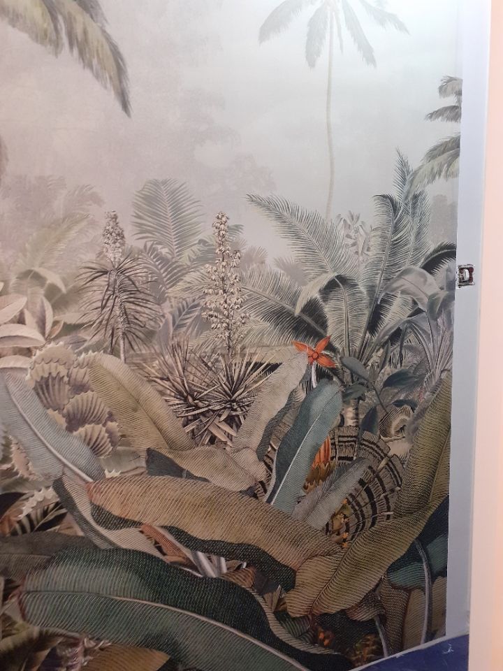 Pose de papier-peint décoratif