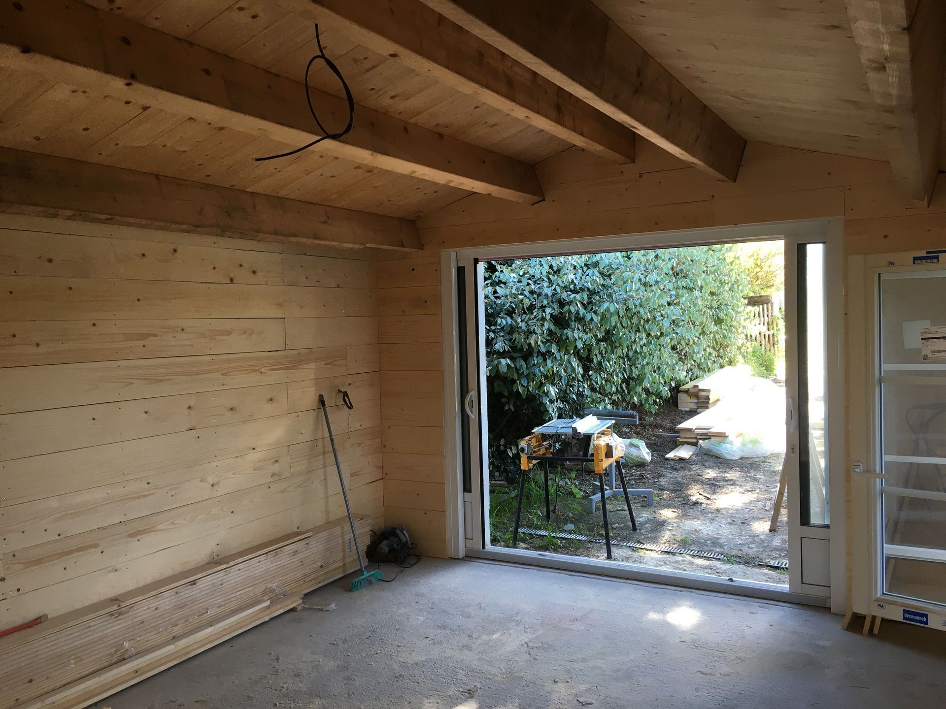 habillage intérieur bois dépendance