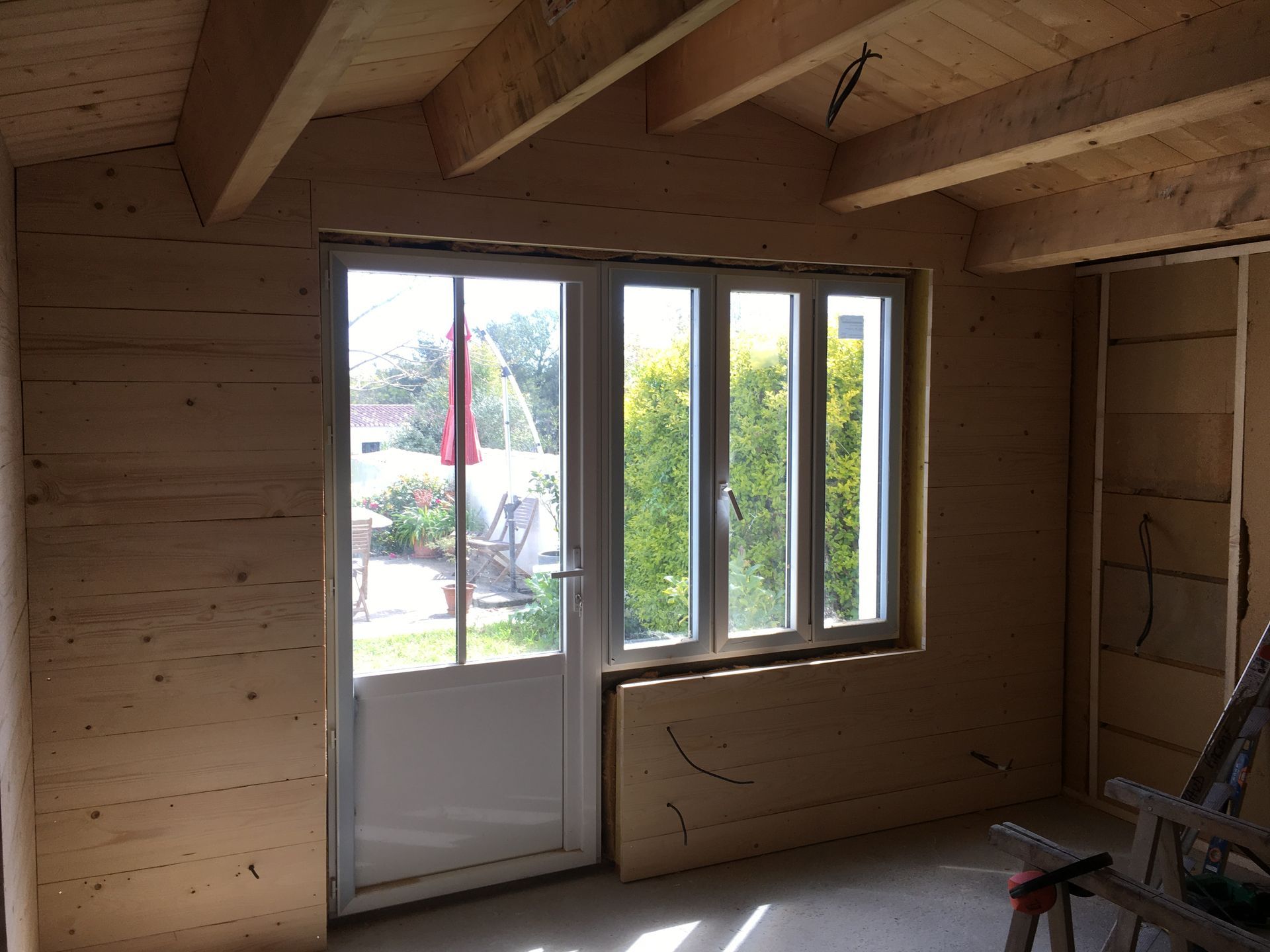 habillage intérieur bois dépendance