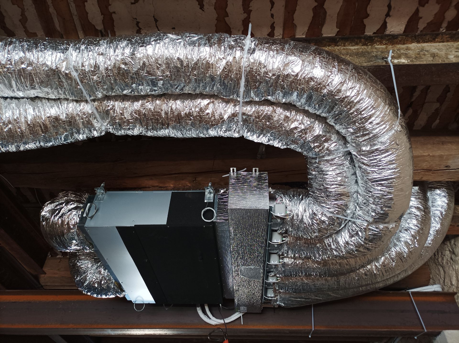 Une unité de climatisation.