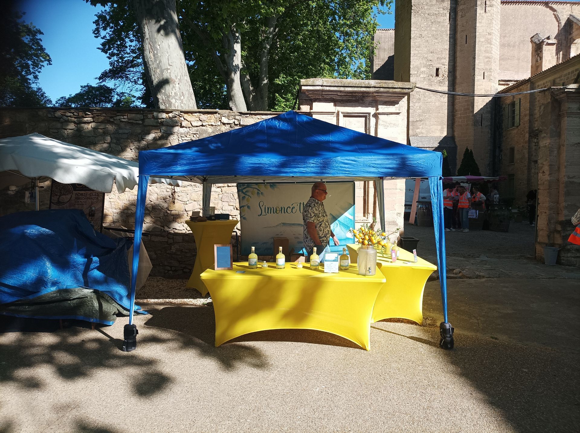 Une bouteille de limoncello.