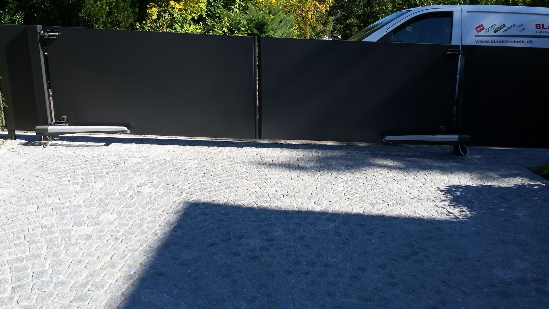 Flügeltor-Antrieb- Blank Technik GmbH