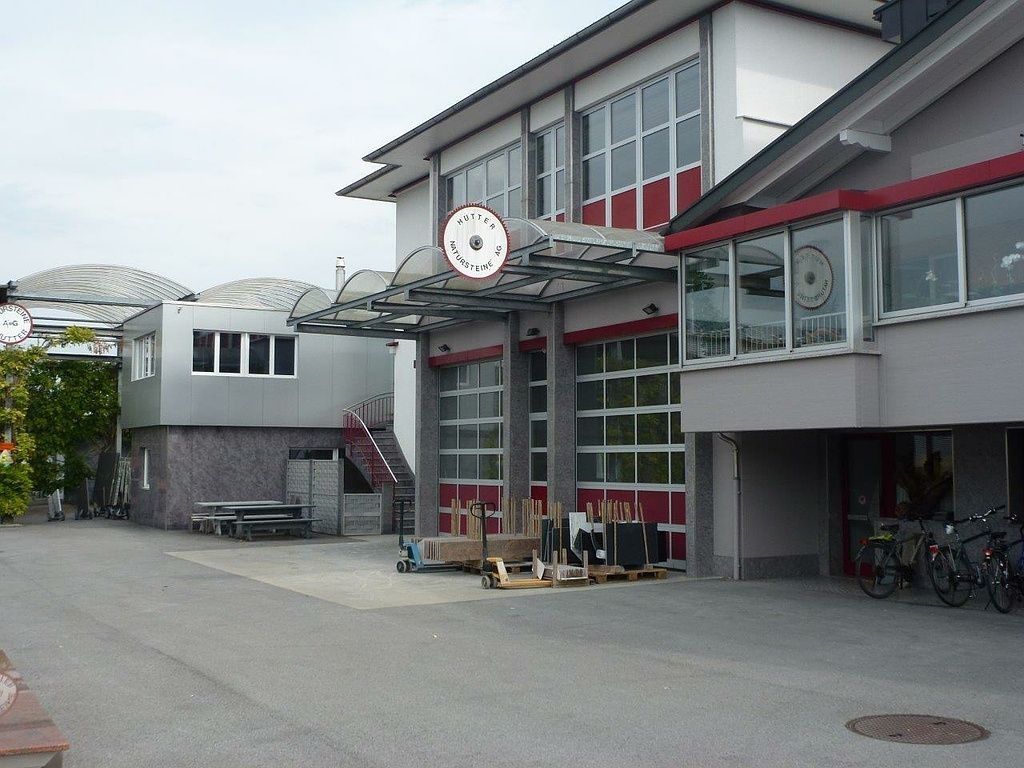 Gebäudefassade von der Hutter Natursteine AG