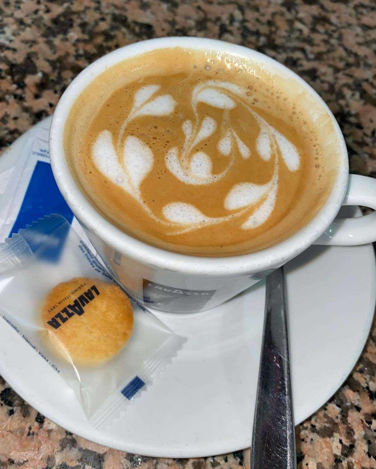 Un café con leche decorado