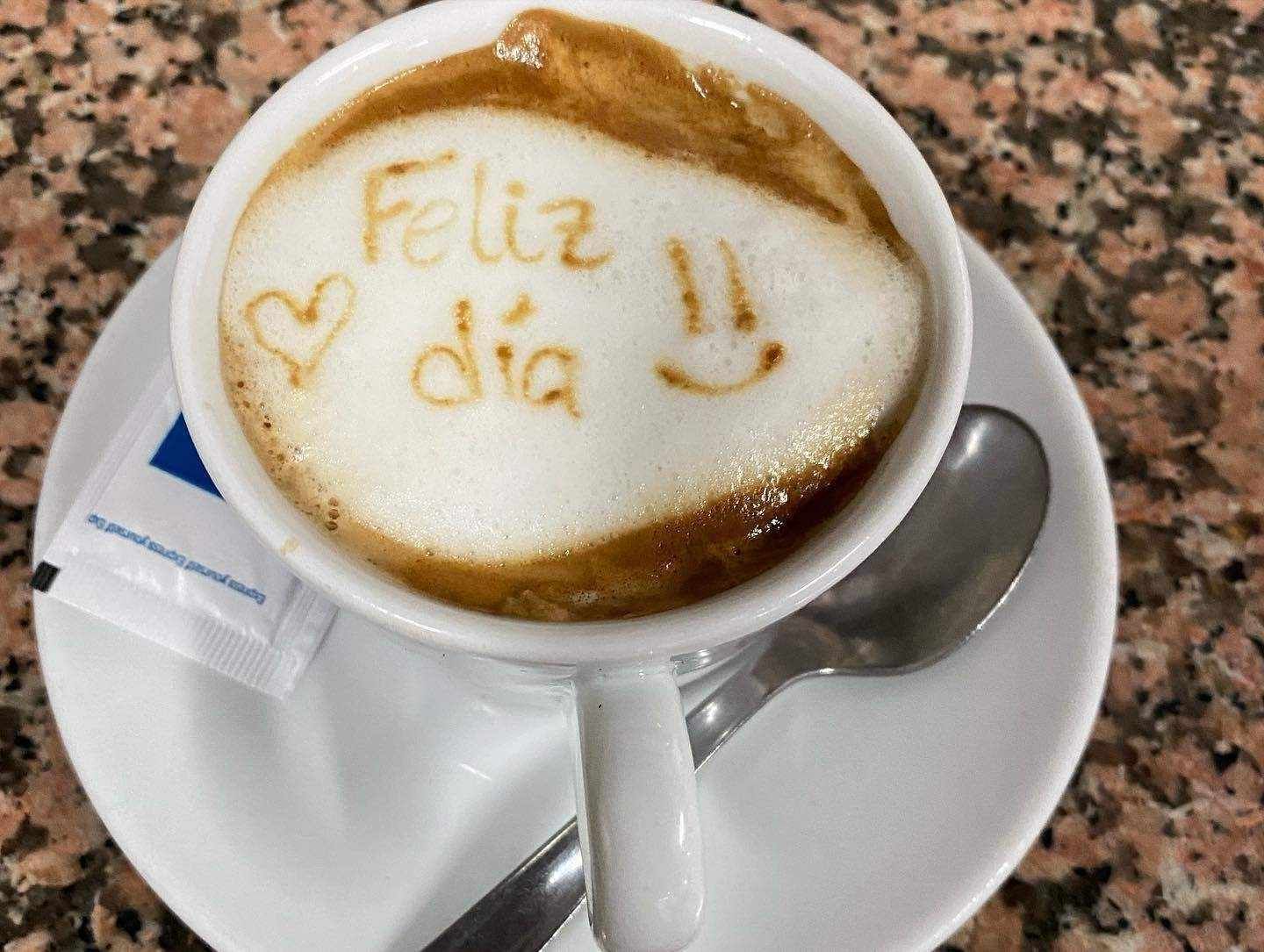 Taza de café con la frase 
