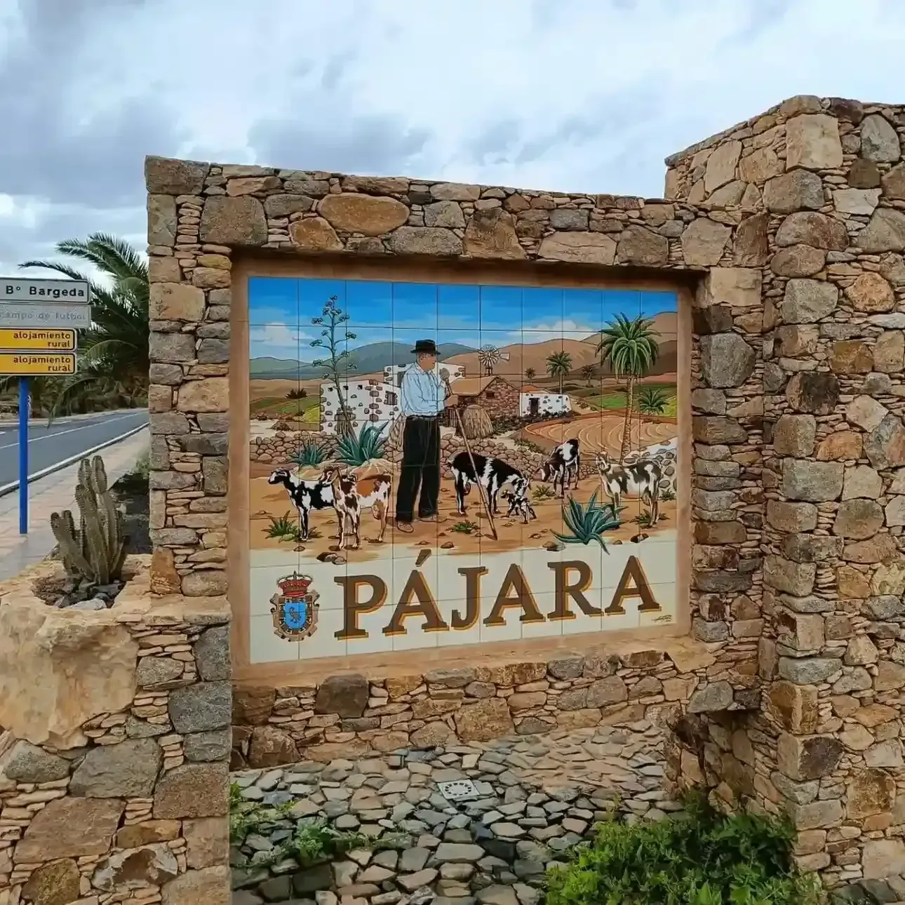 Letrero de piedra del pueblo