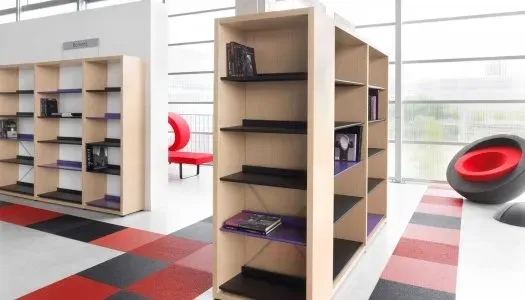 Armoires avec sol rouges et noires