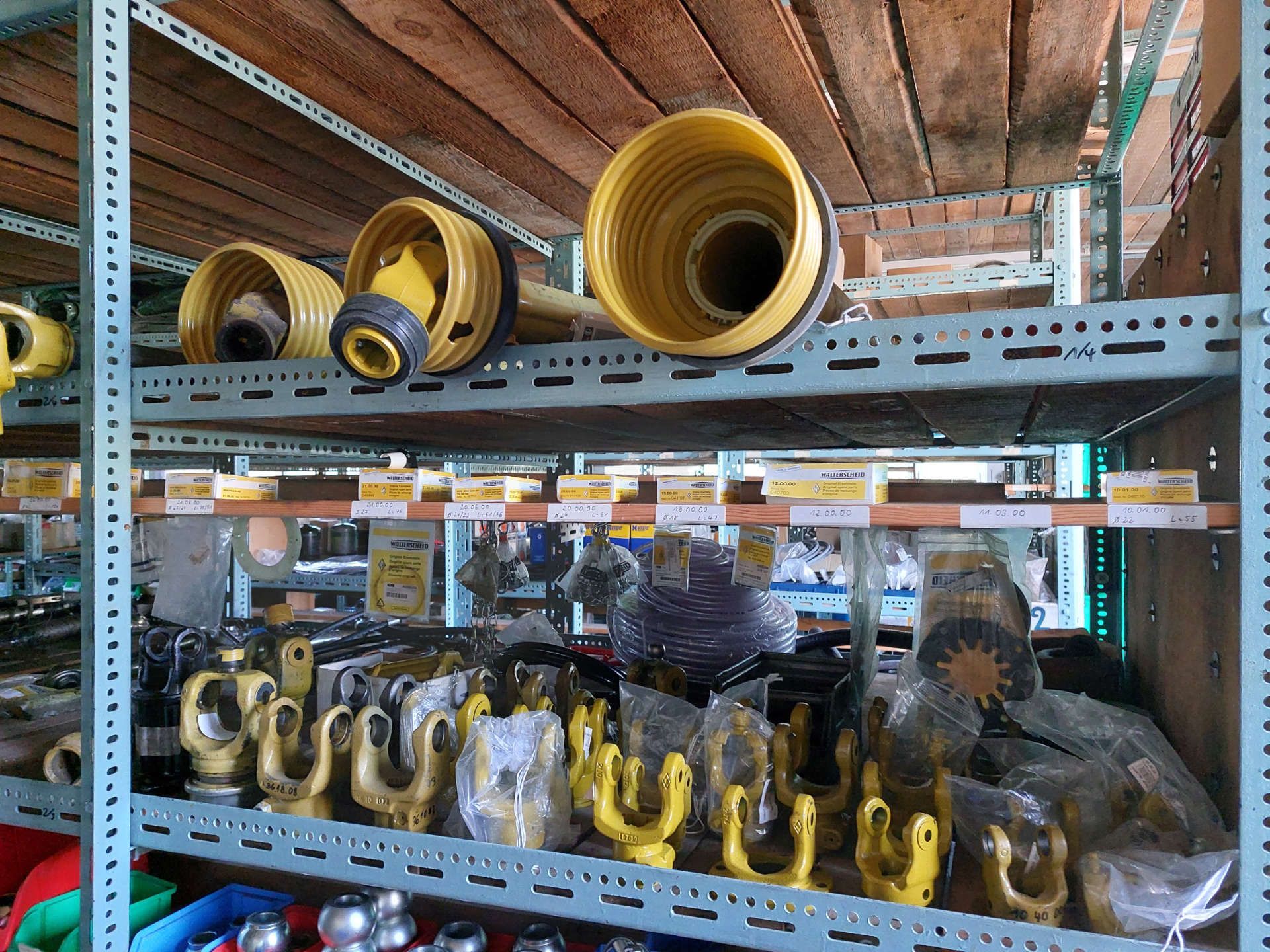Ein Lager mit vielen verschiedenen Rohrtypen
