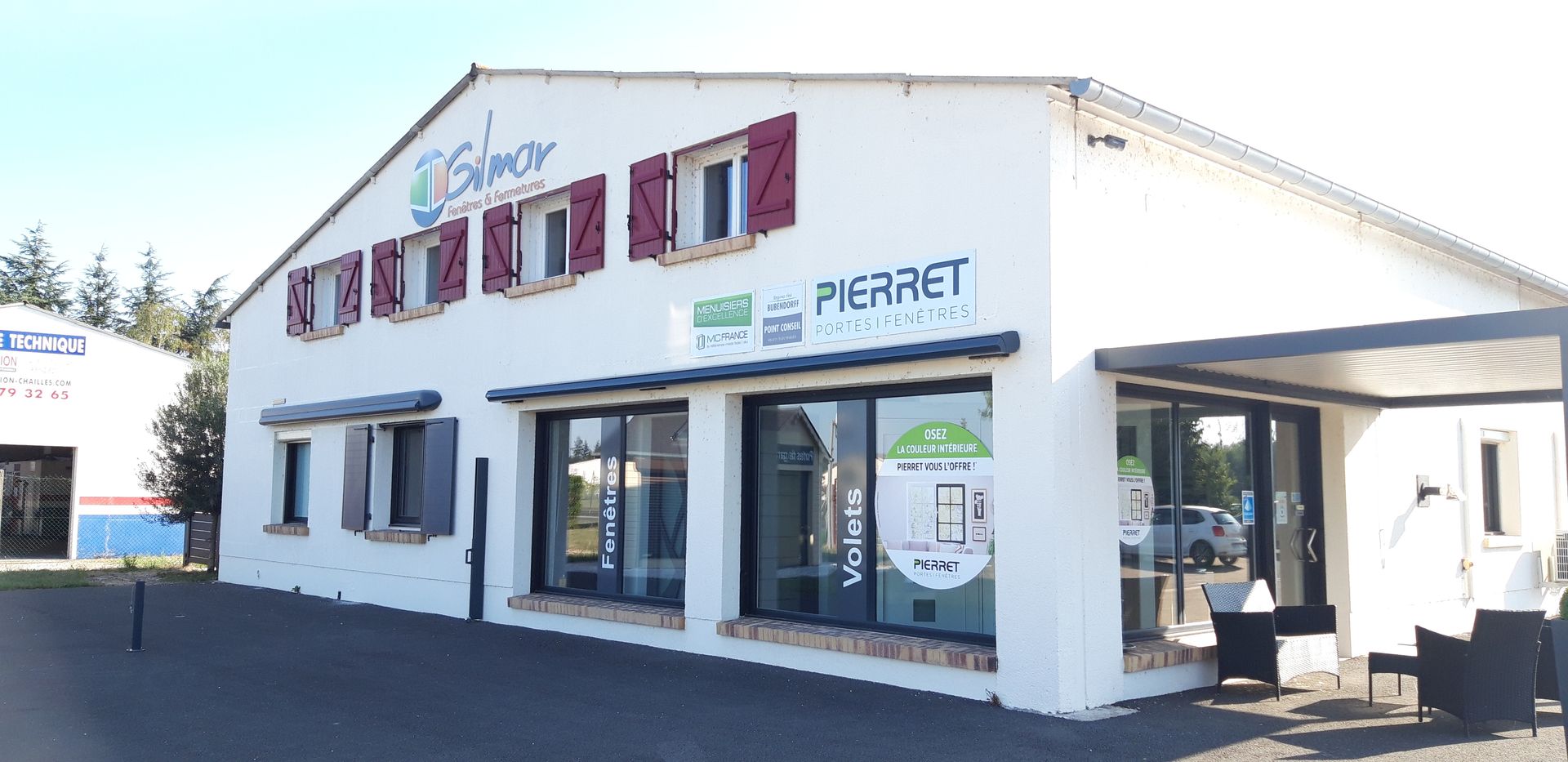 Vue de trois quart du bâtiment de l'entreprise Pierre Perret
