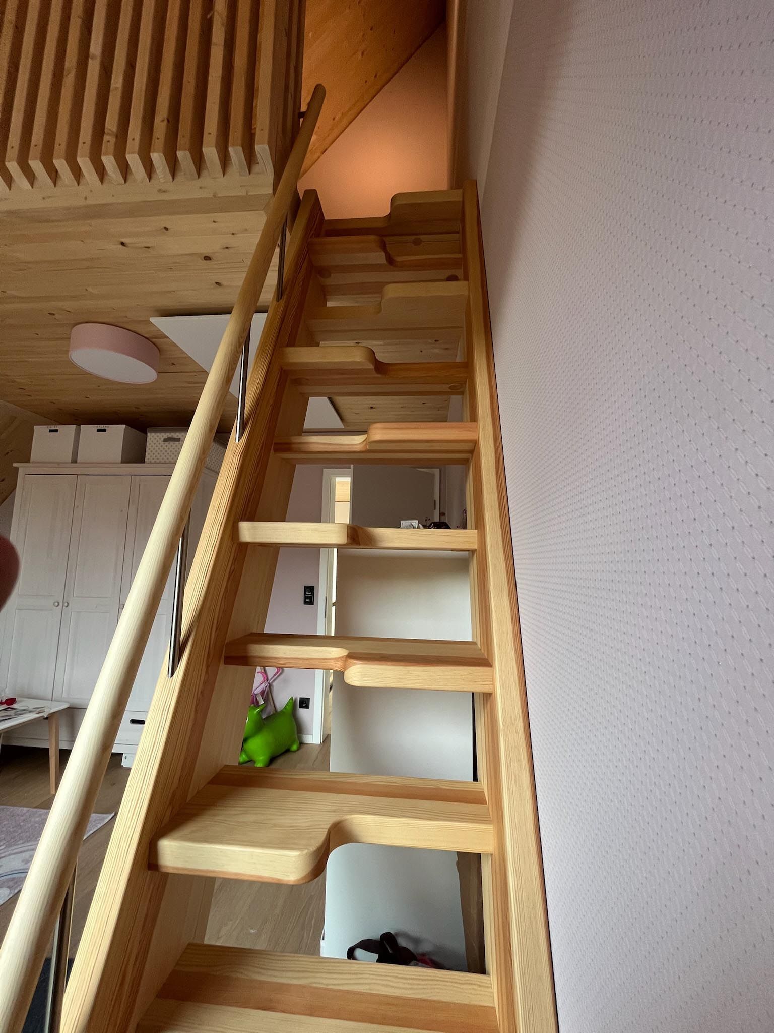 Raumspartreppe aus Kiefer