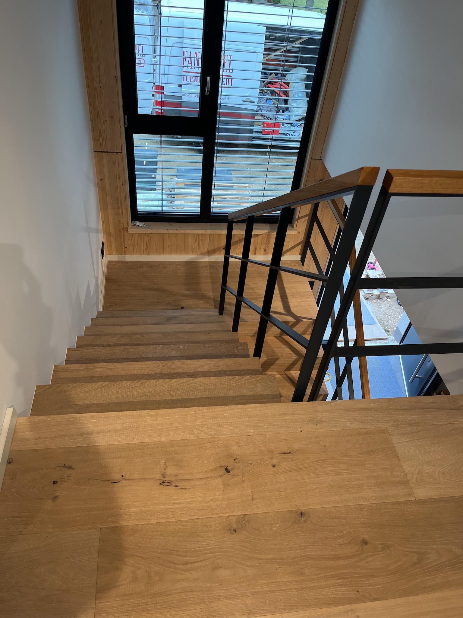 Blockstufen mit Parkett verkleidet