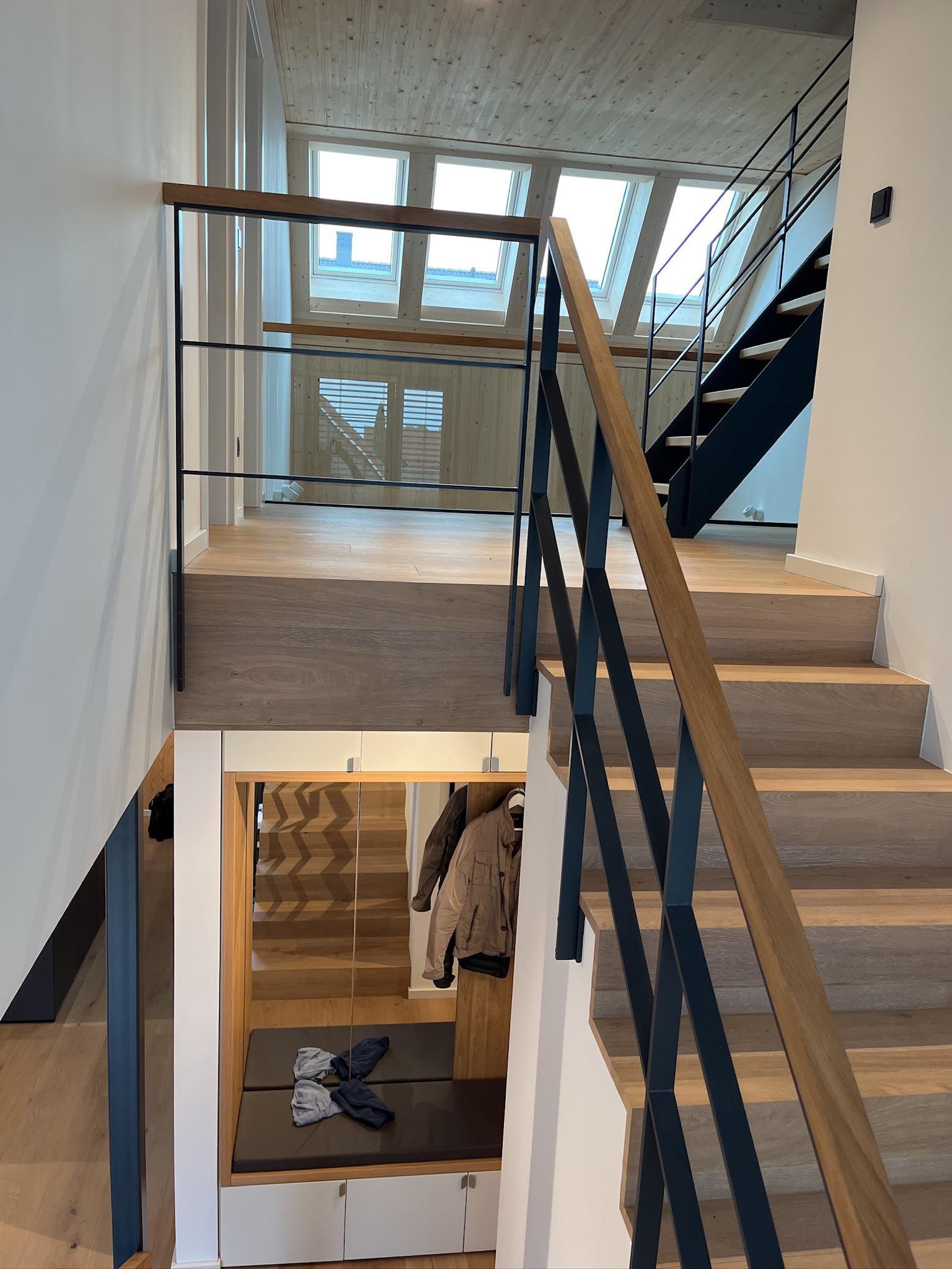 Blockstufen mit Parkett verkleidet