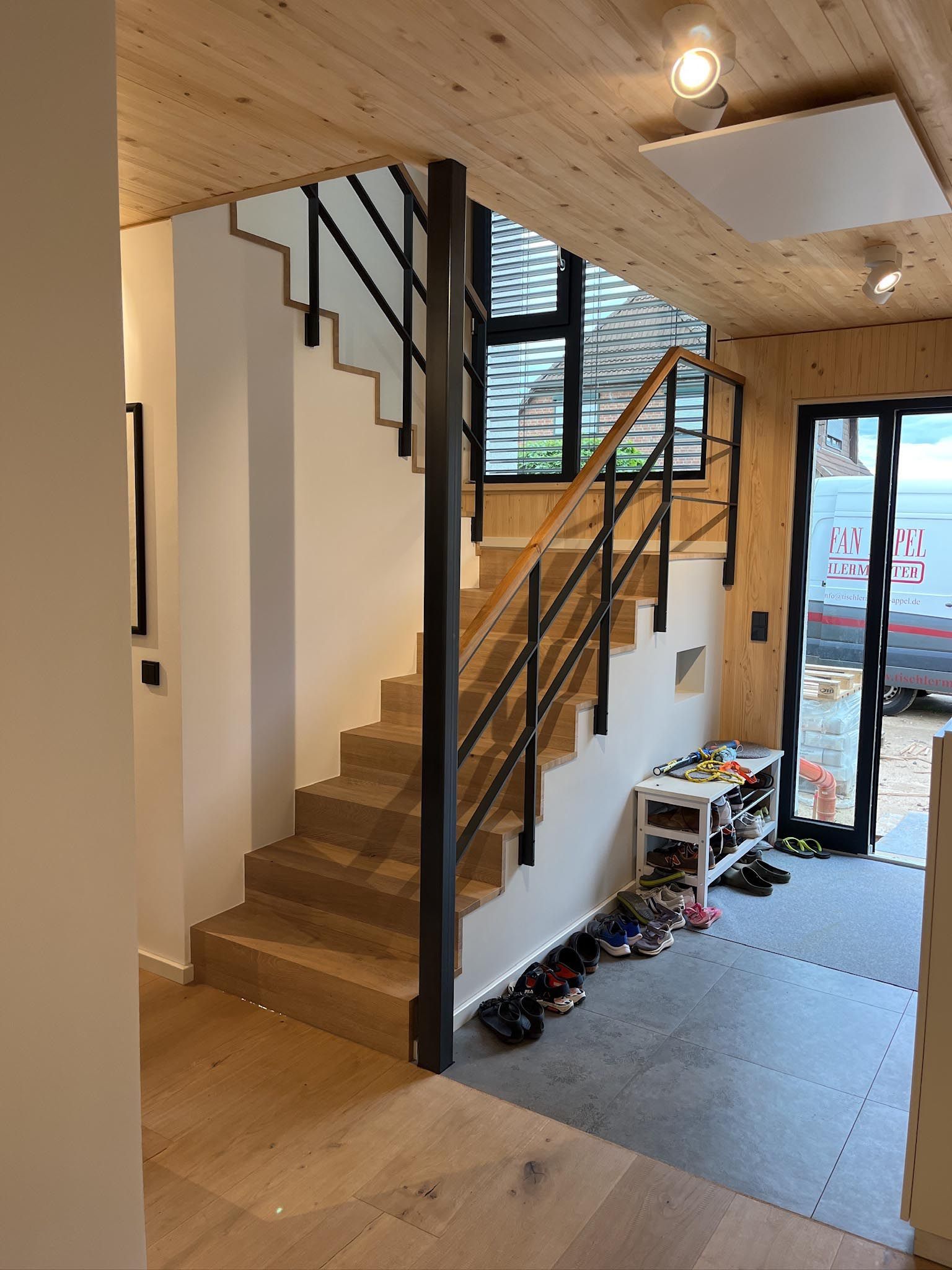 Blockstufen mit Parkett verkleidet