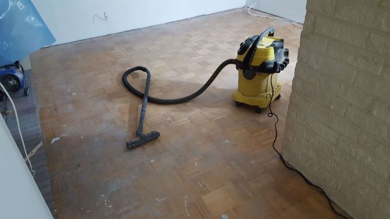 Hiottu parketti ja imuri