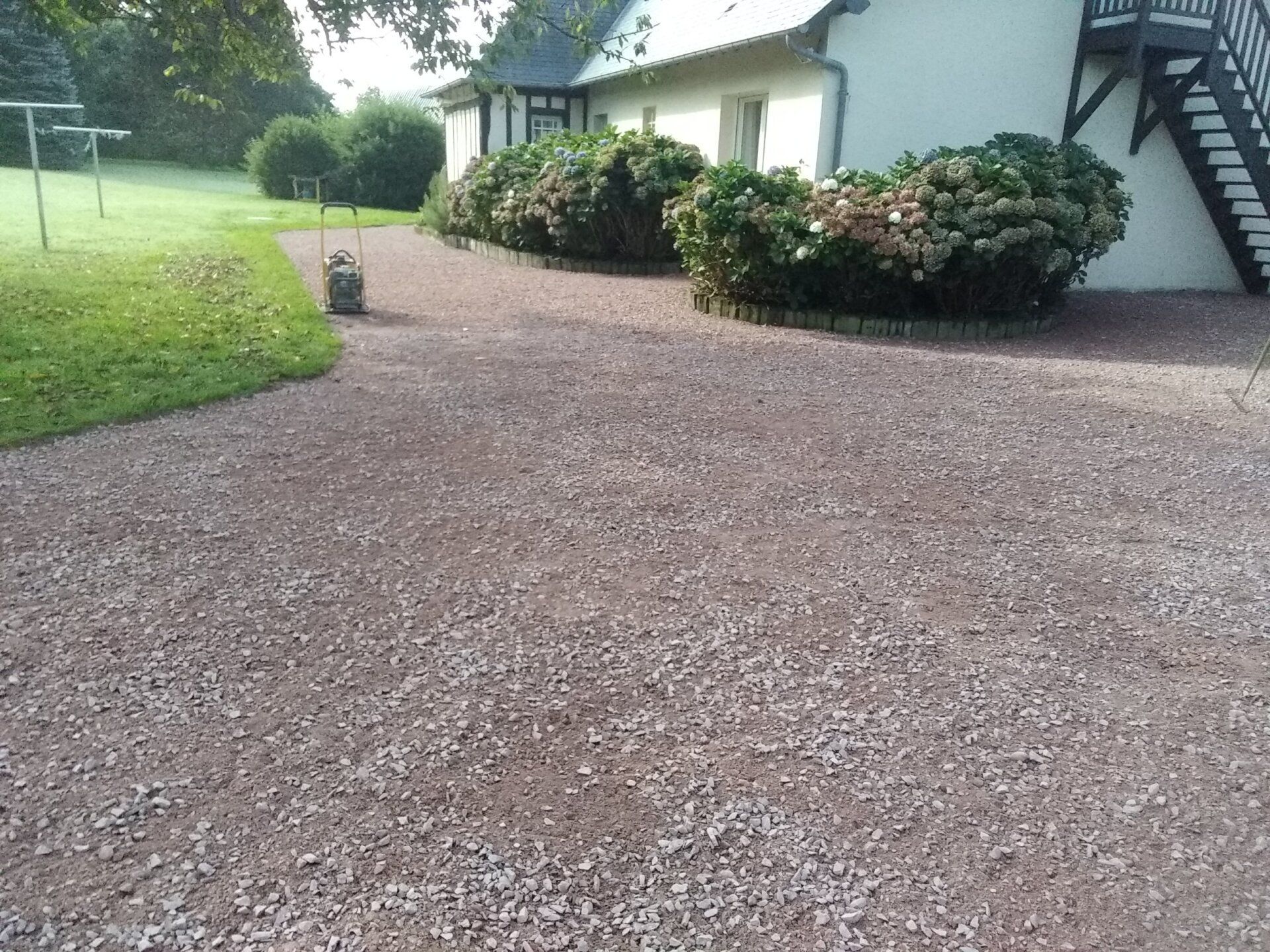 Chemin en gravillons