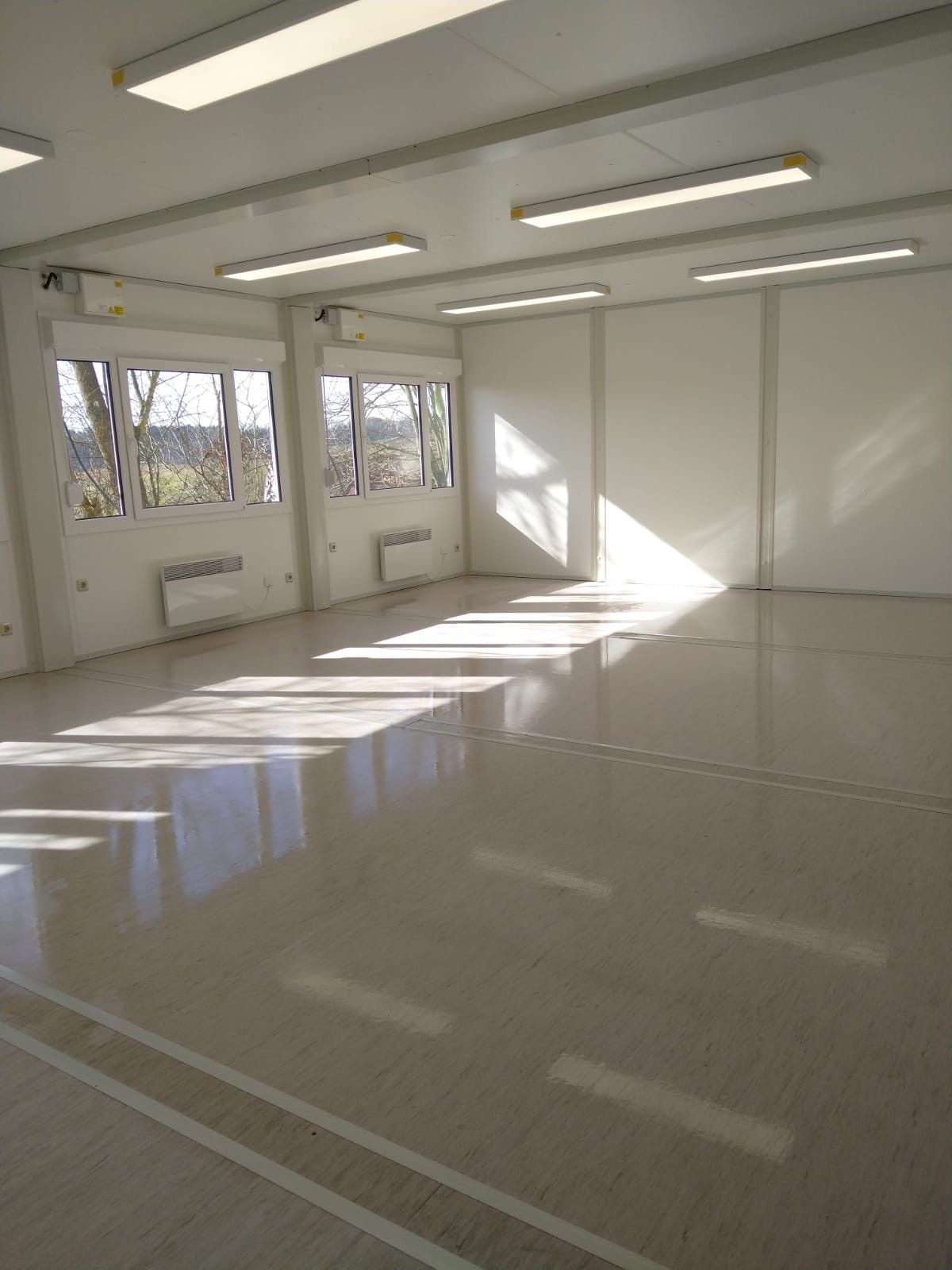 Beispiel einer Containeranlage als Klassenzimmer Beispiel einer Containeranlage als Klassenzimmer