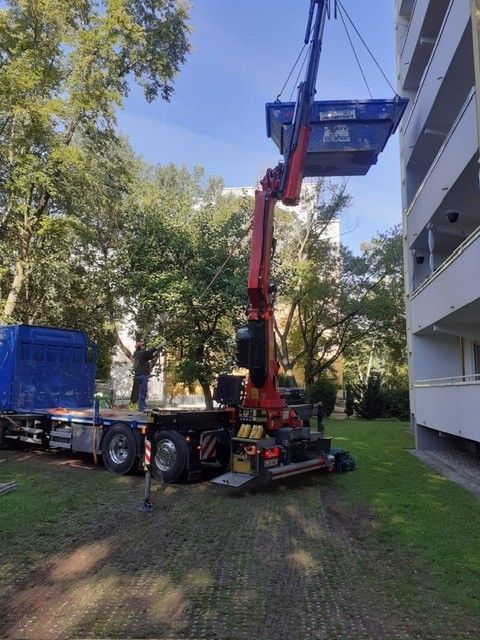 Mehrgeschossige Containerbauweise für Büro- und Wohnraumlösungen Mehrgeschossige Containerbauweise für Büro- und Wohnraumlösungen
