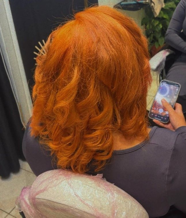 Vers la page Coloration et soin capillaire.