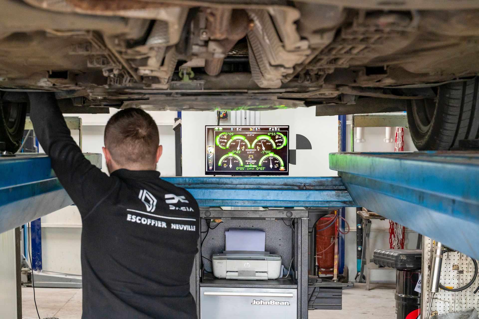Voiture sur une ligne droite schématisée