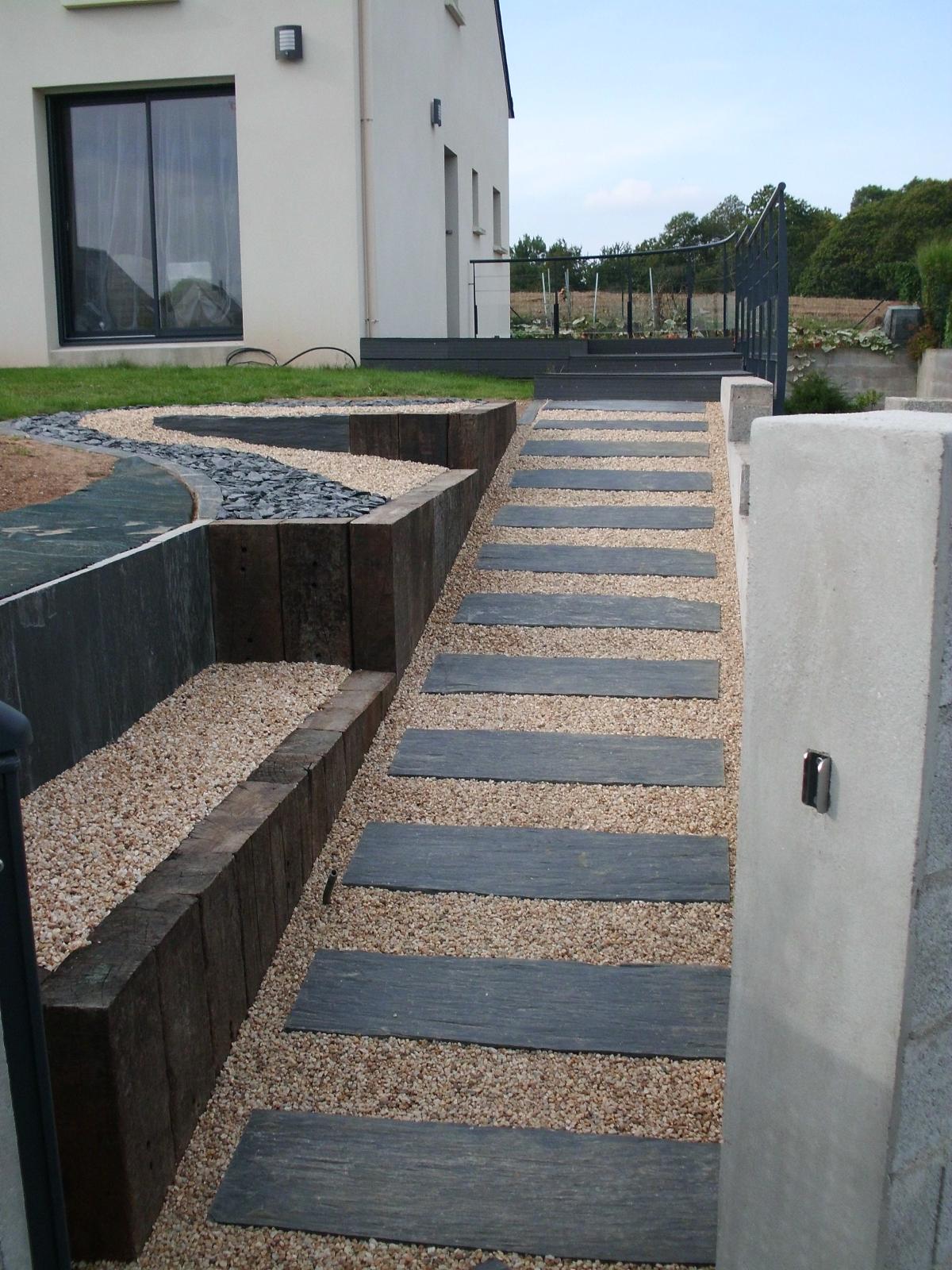 Engazonnement, création terrasse et plantation