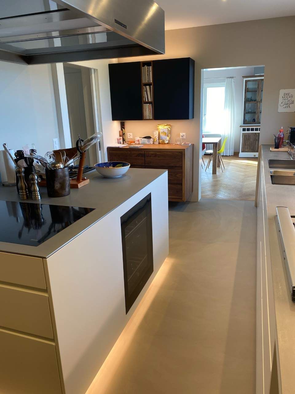 Indirekt beleuchtete Küchenzeile