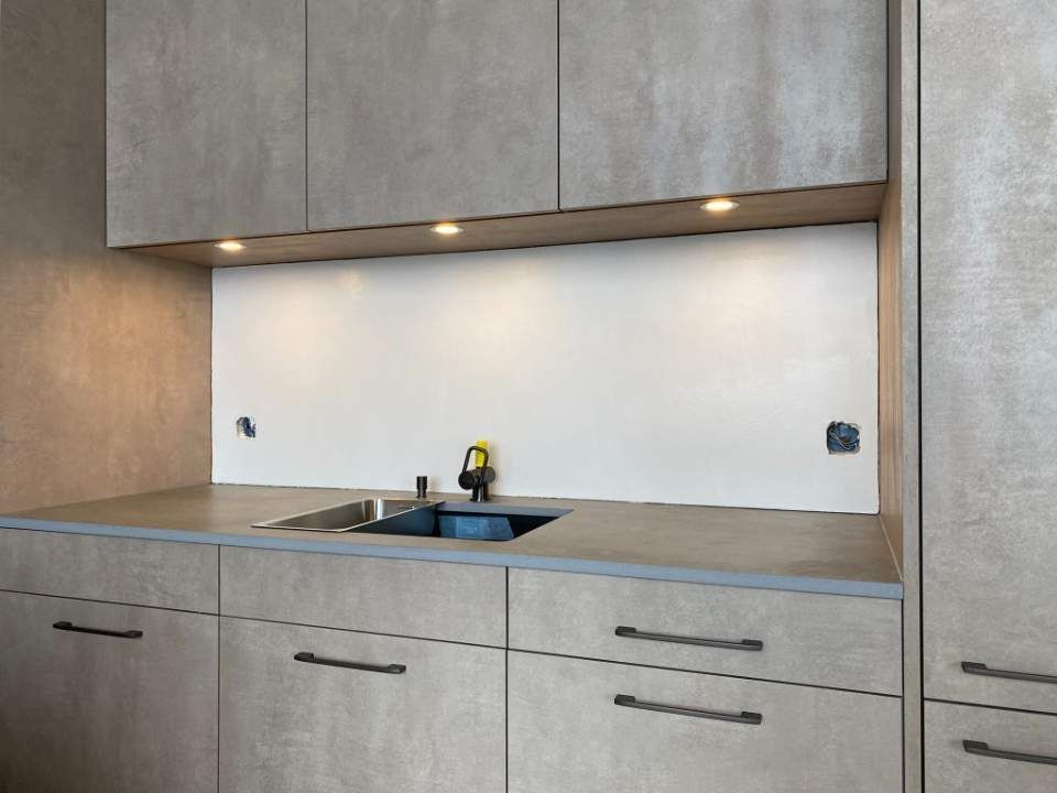 Küchenzeile in Beton-Optik
