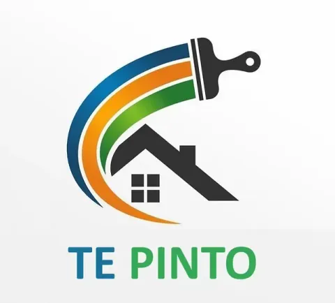 Logotipo con silueta de casa y pincel, con trazo de pintura azul, naranja y verde; texto 