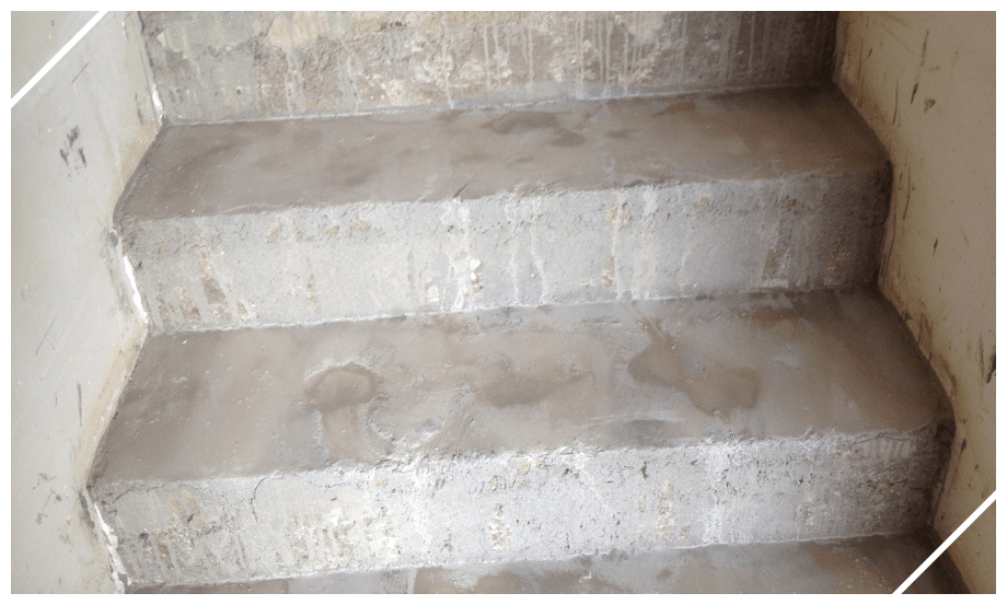 Escalier en béton après dépose du carrelage