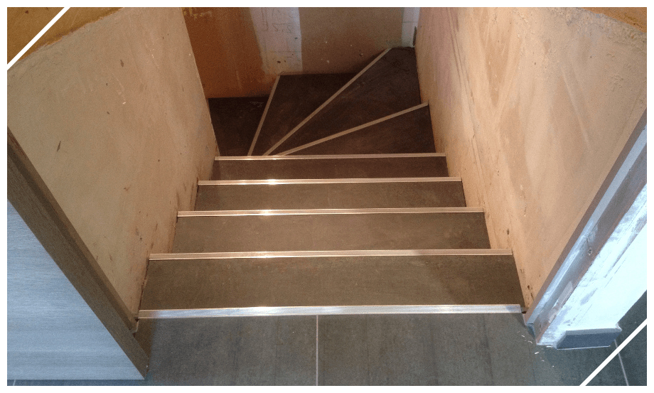 Escalier en grès cérame avec nez de marche