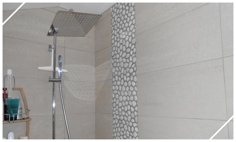 Douche avec faïence en galets