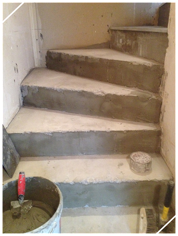 Pose de grès cérame sur un escalier