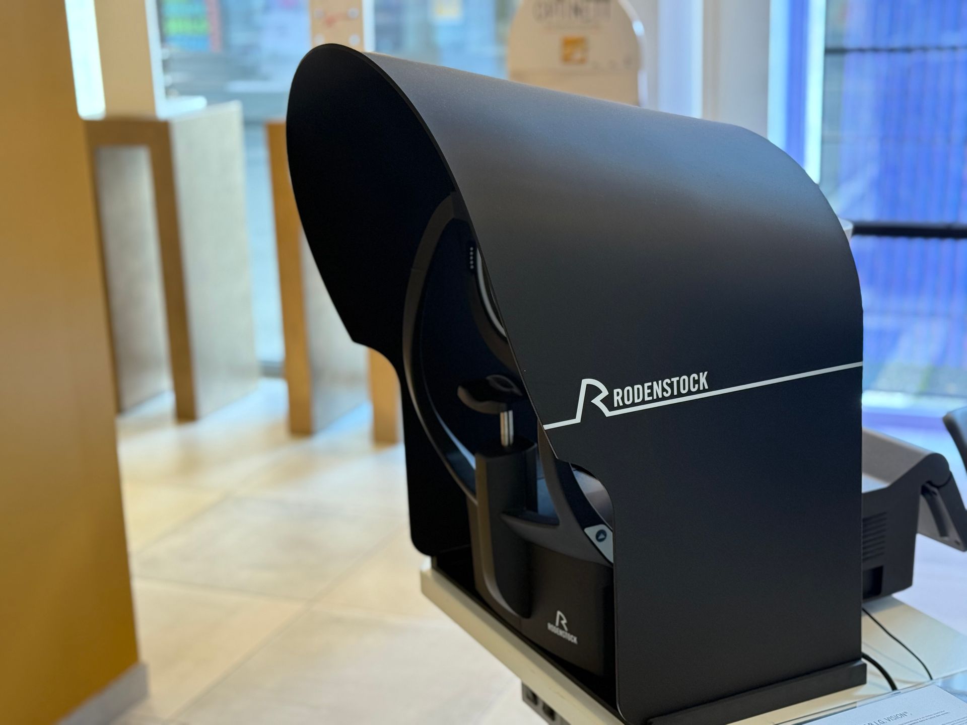 Appareil noir utilisé pour les contrôles de vue.