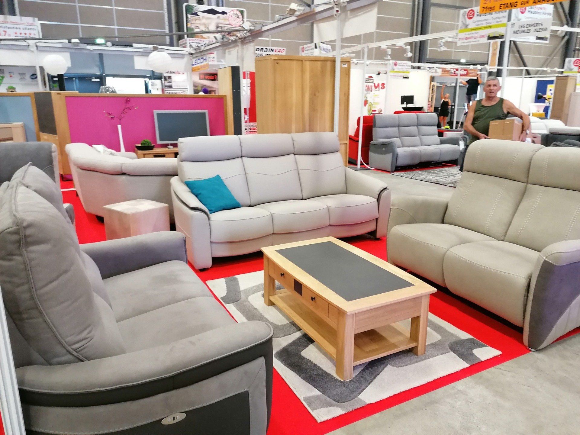 Salon avec table basse