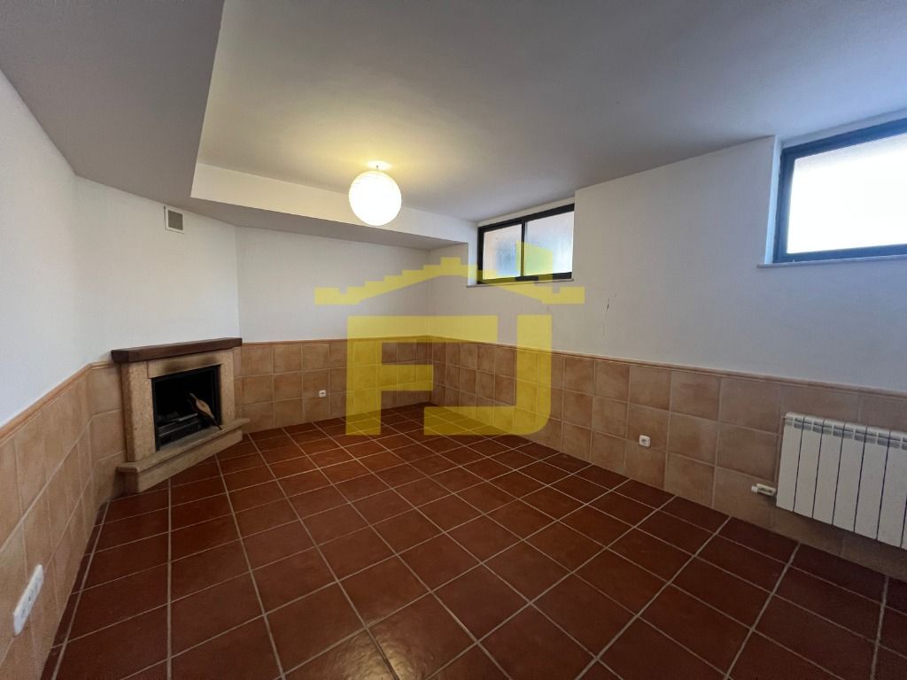 Chalet en Cabrerizos con 3 plantas, bodega y amplio garaje