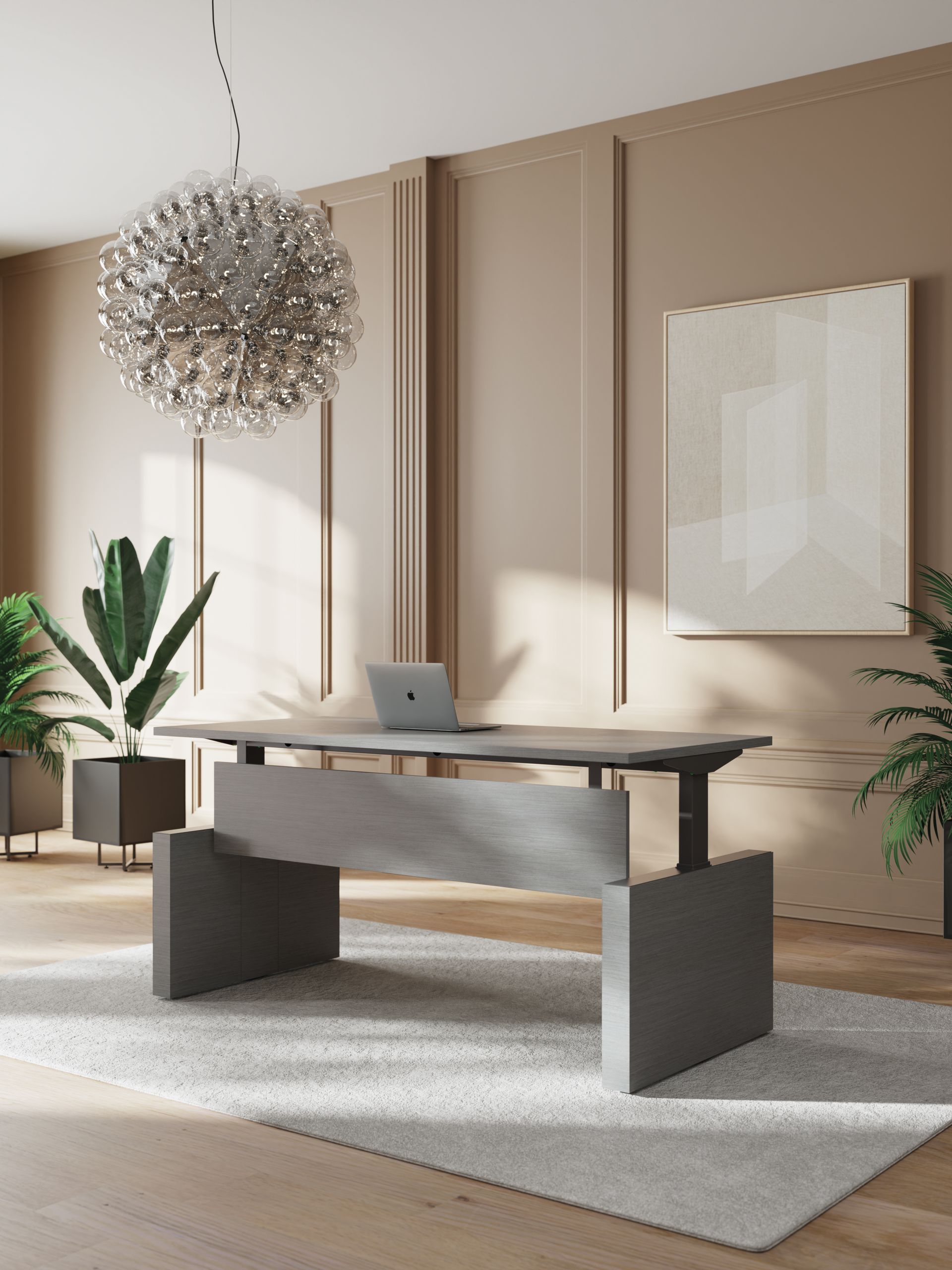 Bureau moderne avec bureaux, ordinateurs et éclairage au plafond. Parquet clair, murs blancs et cloisons vitrées.