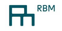 Logo turquoise avec les lettres « RBM » à droite d'un « A » stylisé.