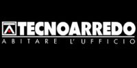 Logo de Tecnoarredo, entreprise italienne. Texte blanc sur fond noir avec un triangle rouge inscrit dans un carré blanc.