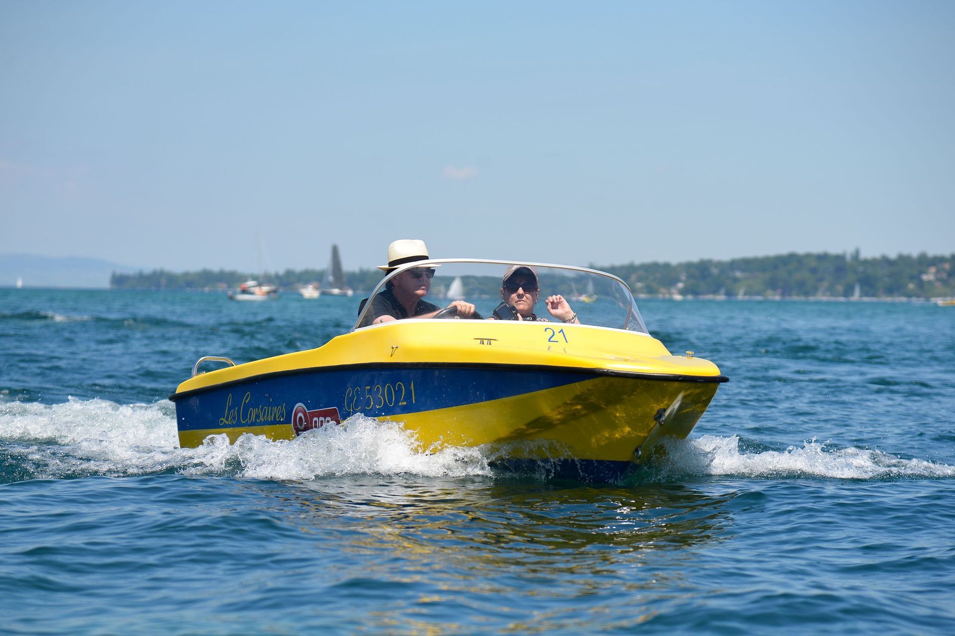 Les Corsaires Genève - sailboat