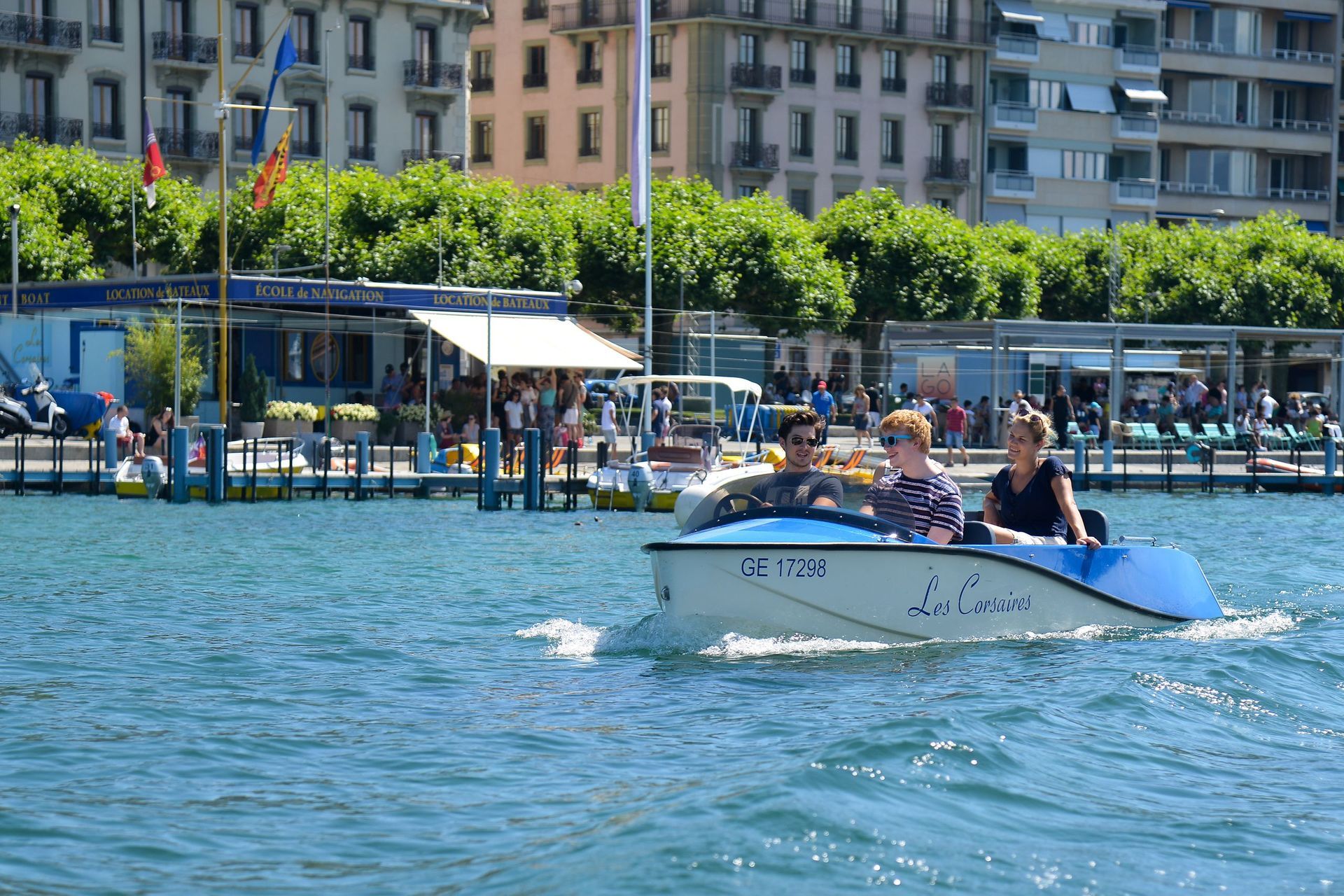 Les Corsaires Genève - pedal boat