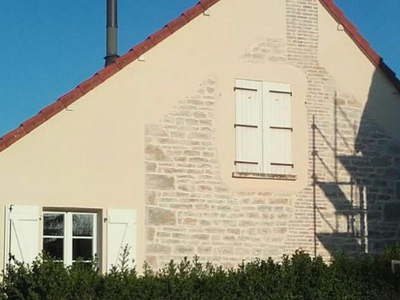 Façade avec pierres apparentes