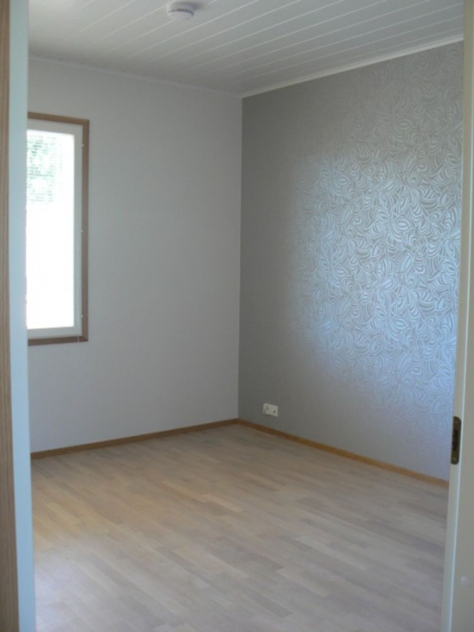 Remontoitu huone omakotitalossa