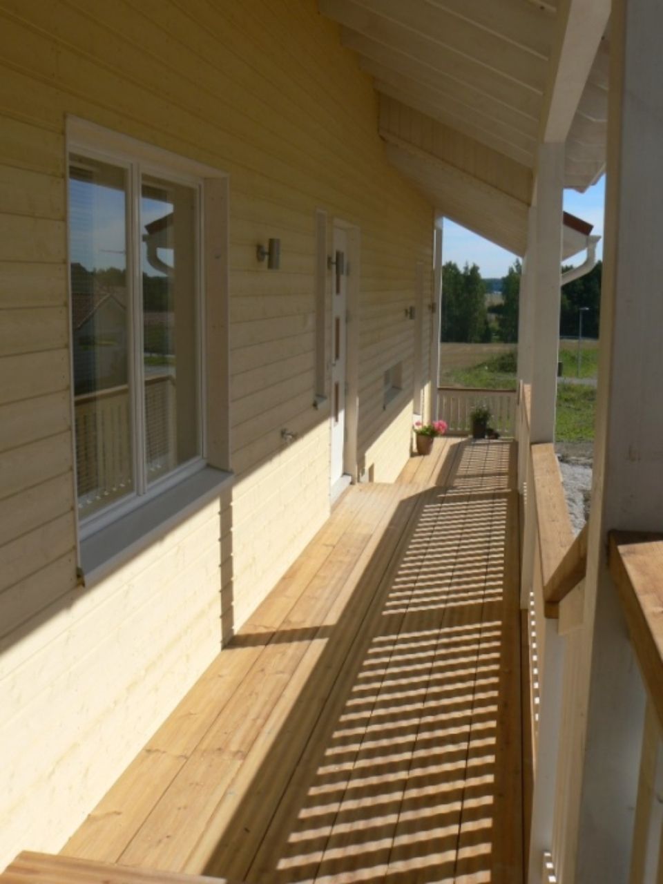 Ulkoterassia uudessa talossa