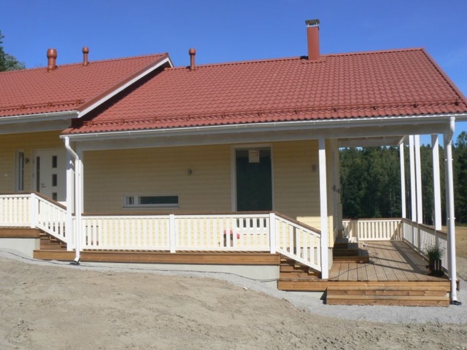Uusi omakotitalo punaisella katolla