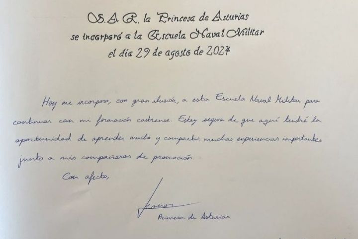 Un trozo de papel con escritura en español