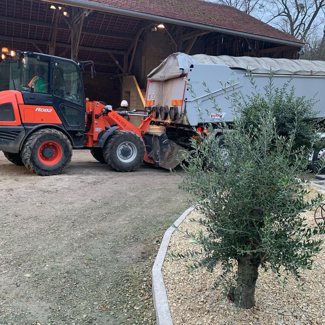 Tracteur et camion excavatrice