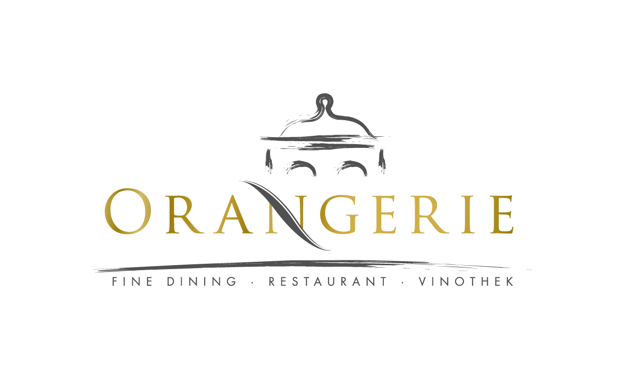 Logo des Restaurants Orangerie mit goldener Schrift und einer minimalistischen silbernen Glocke über dem Namen